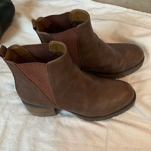 Heeled brown boots 7.5